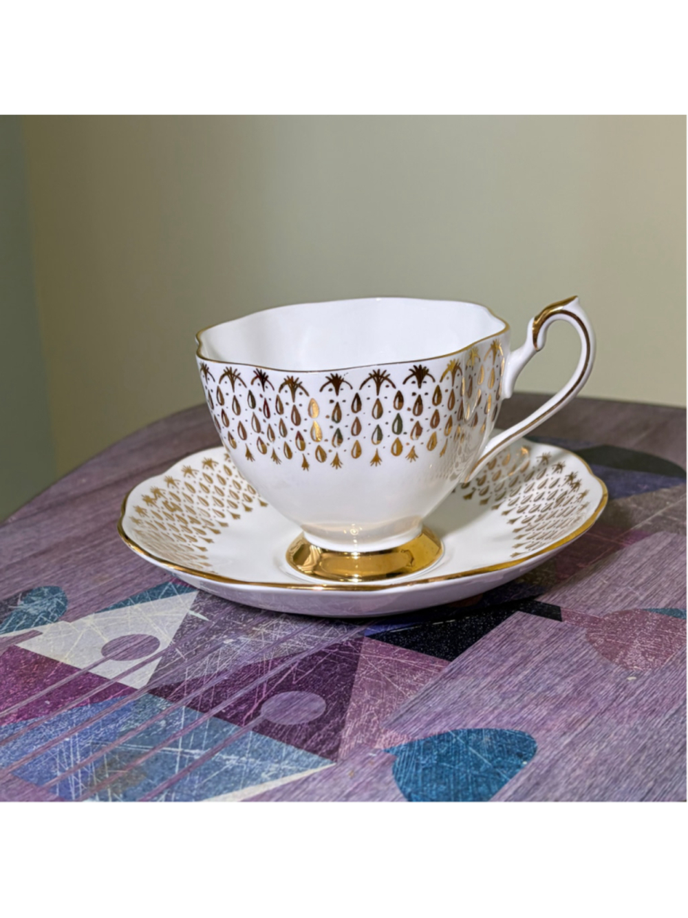 Queen Anne Gold Rain Drop Bone China Tea Cup & Saucer Set White and Gold
